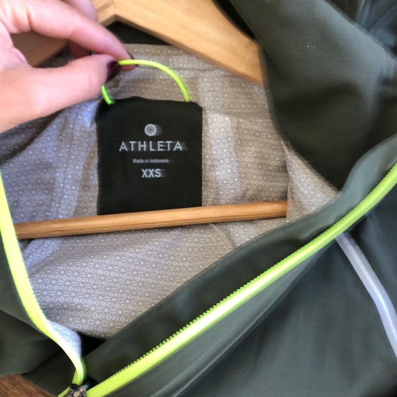 Athleta Rain Runner Jacket in Forest Green - Picture 5 of 5